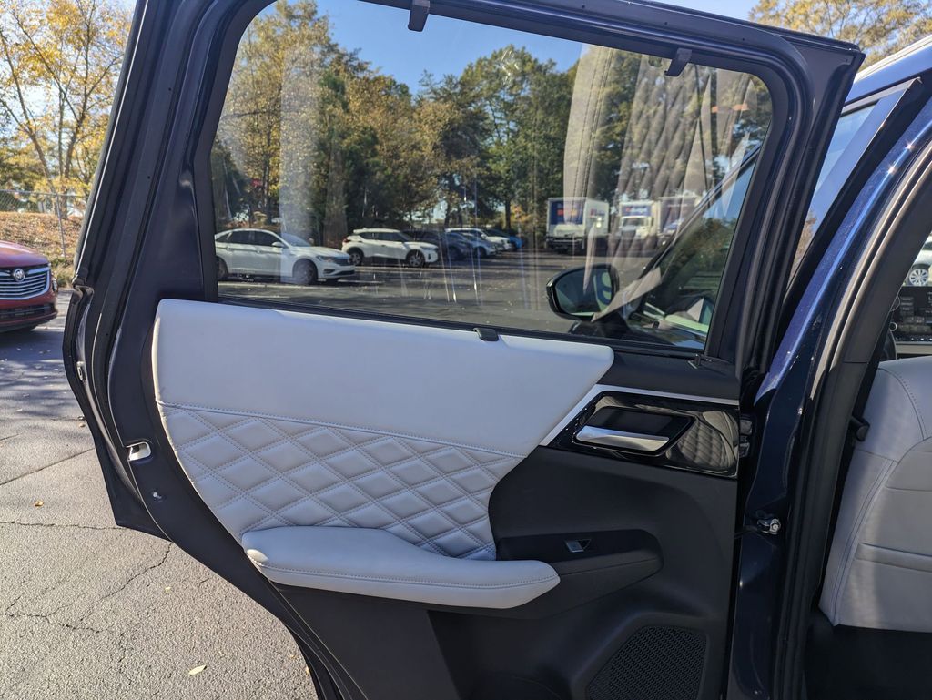 Thumbnail: 2024 Mitsubishi Outlander - 25