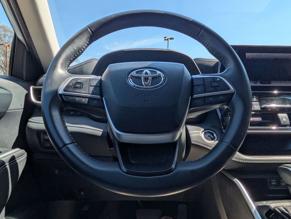 Thumbnail: 2024 Toyota Highlander - 21