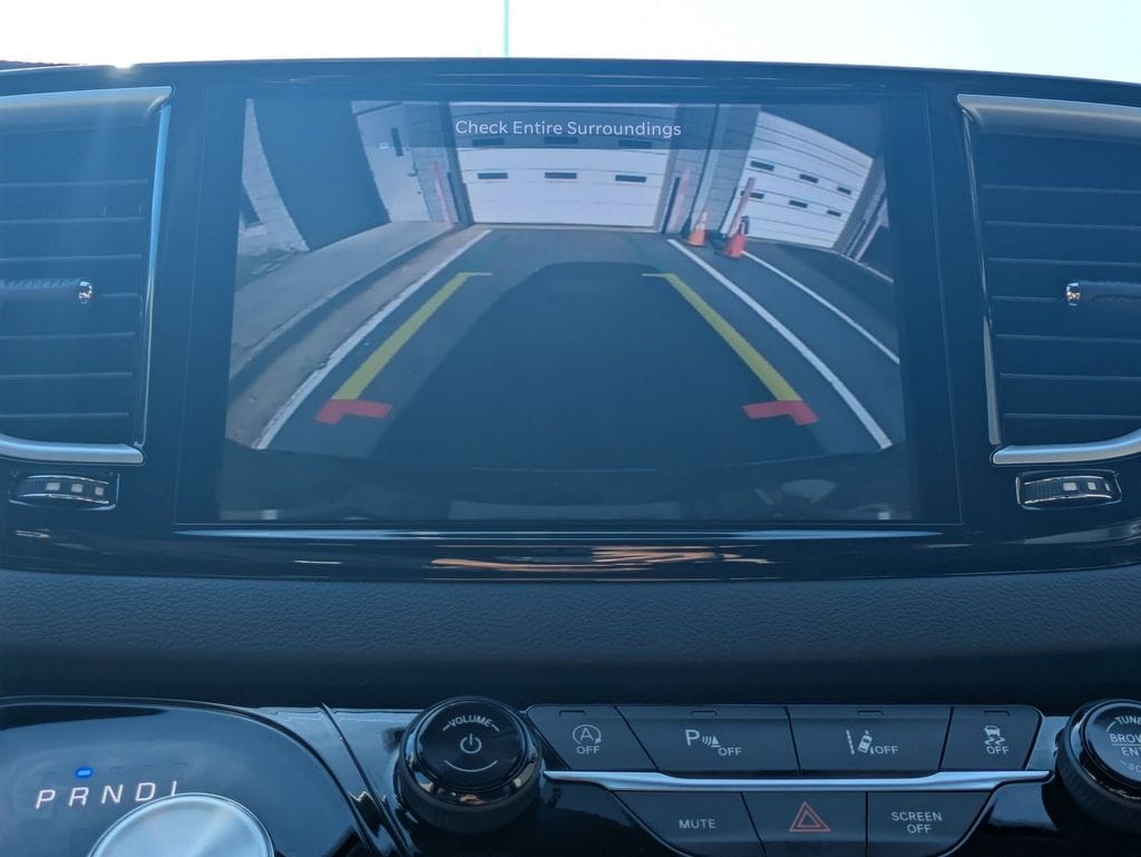 Thumbnail: 2025 Chrysler Pacifica - 20