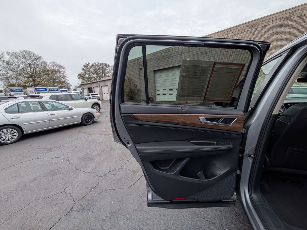 Thumbnail: 2025 Volkswagen Atlas - 23