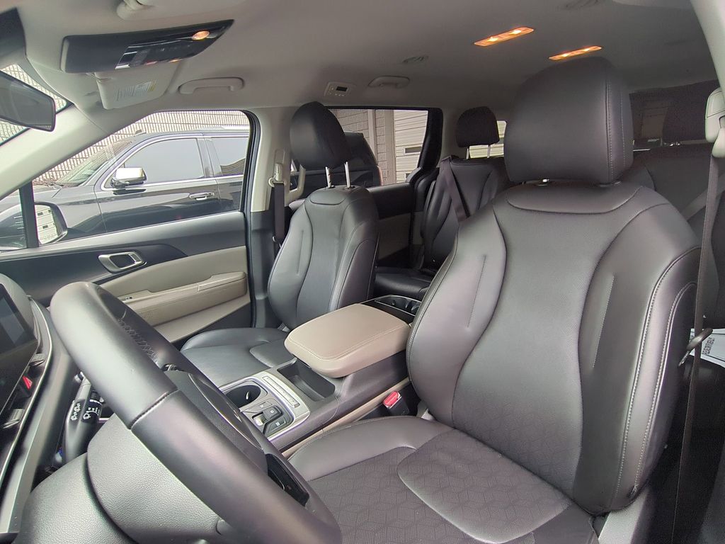 Thumbnail: 2025 Kia Carnival - 25