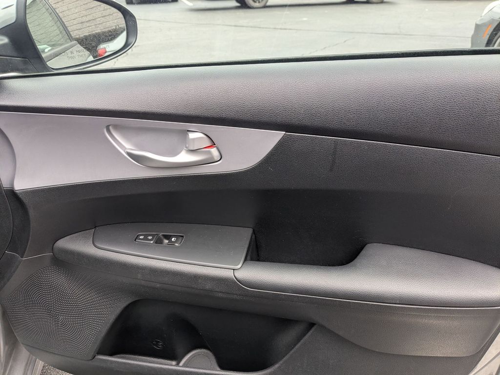 Thumbnail: 2024 Kia Forte - 31