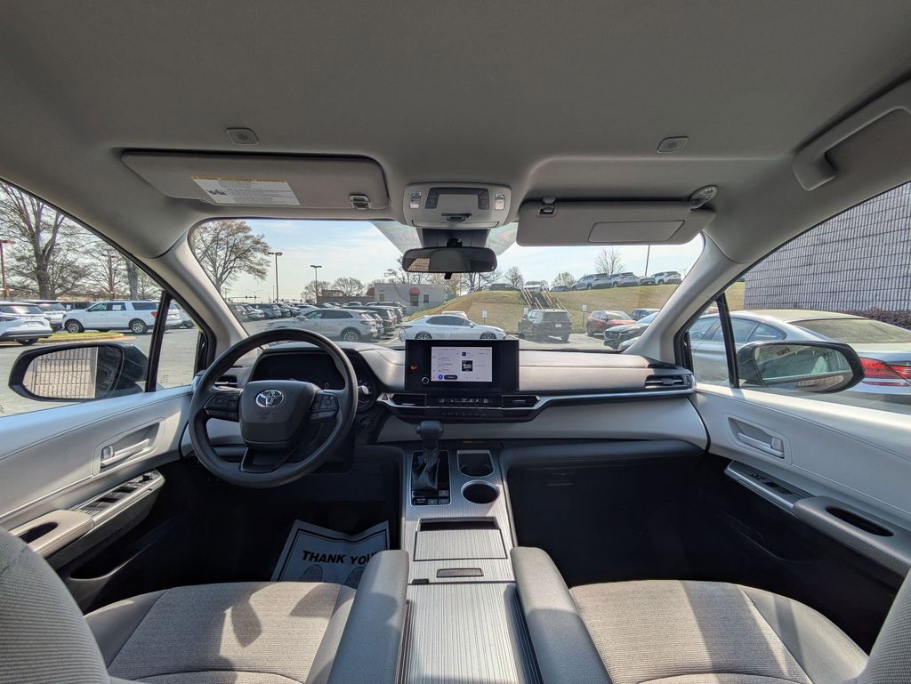 Thumbnail: 2025 Toyota Sienna - 24