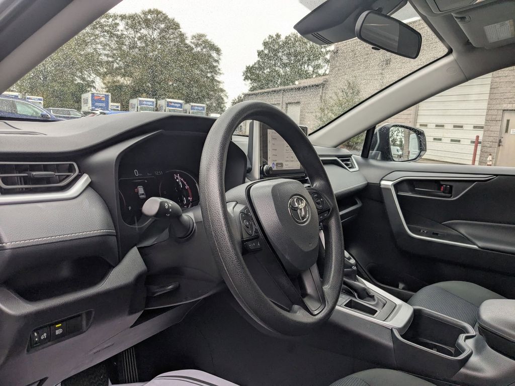 Thumbnail: 2025 Toyota RAV4 - 14