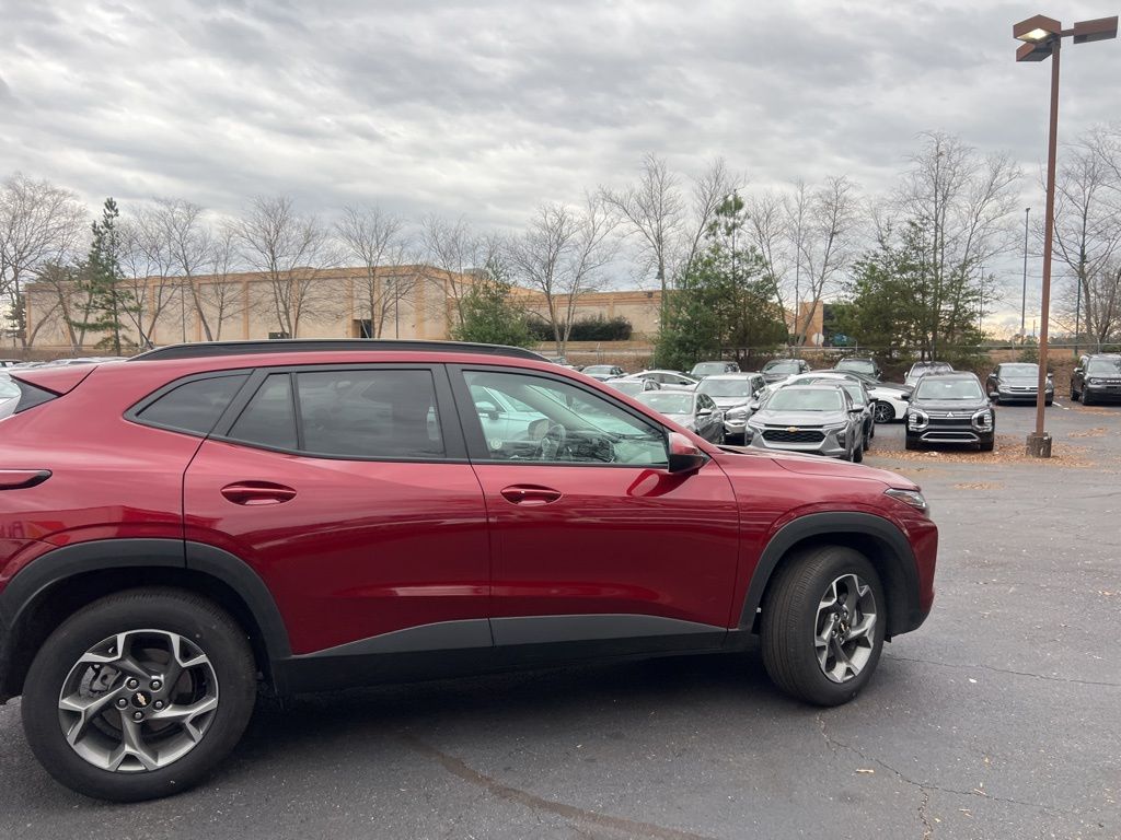 Thumbnail: 2025 Chevrolet Trax - 10