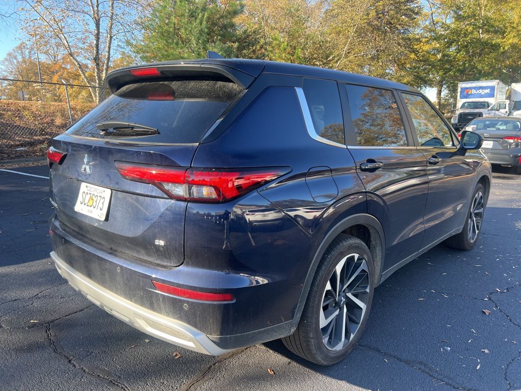 Thumbnail: 2024 Mitsubishi Outlander - 11