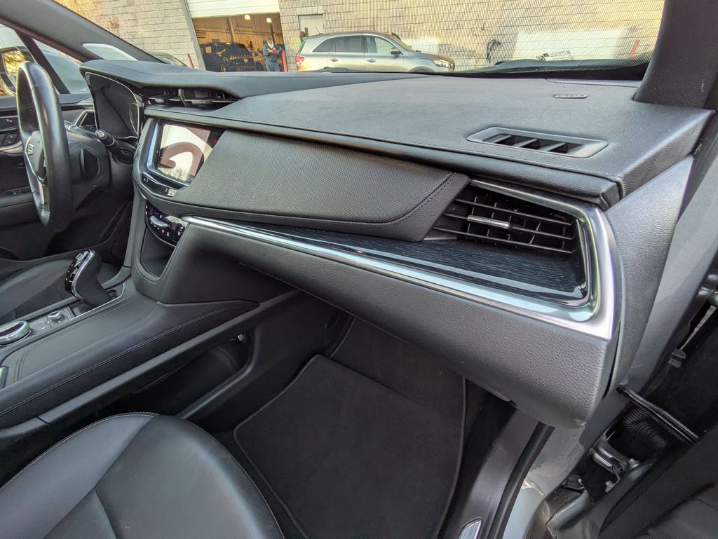 Thumbnail: 2024 Cadillac XT5 - 32