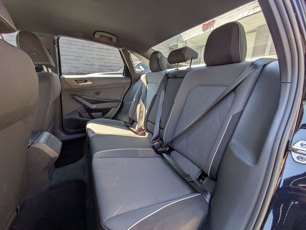 Thumbnail: 2025 Volkswagen Jetta - 25