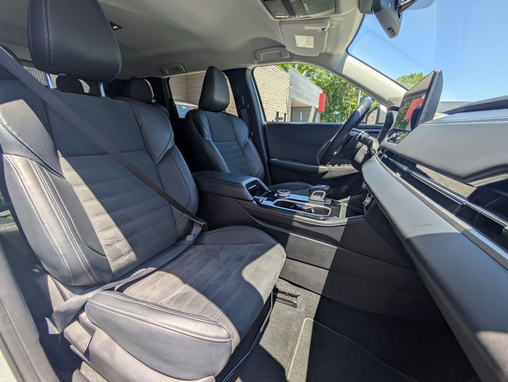 Thumbnail: 2025 Mitsubishi Outlander - 32