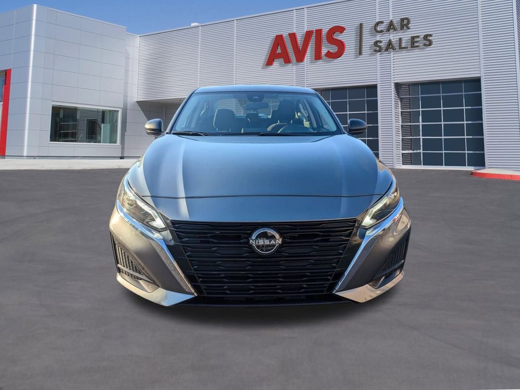 2024 Nissan Altima 2.5 SV photo 2