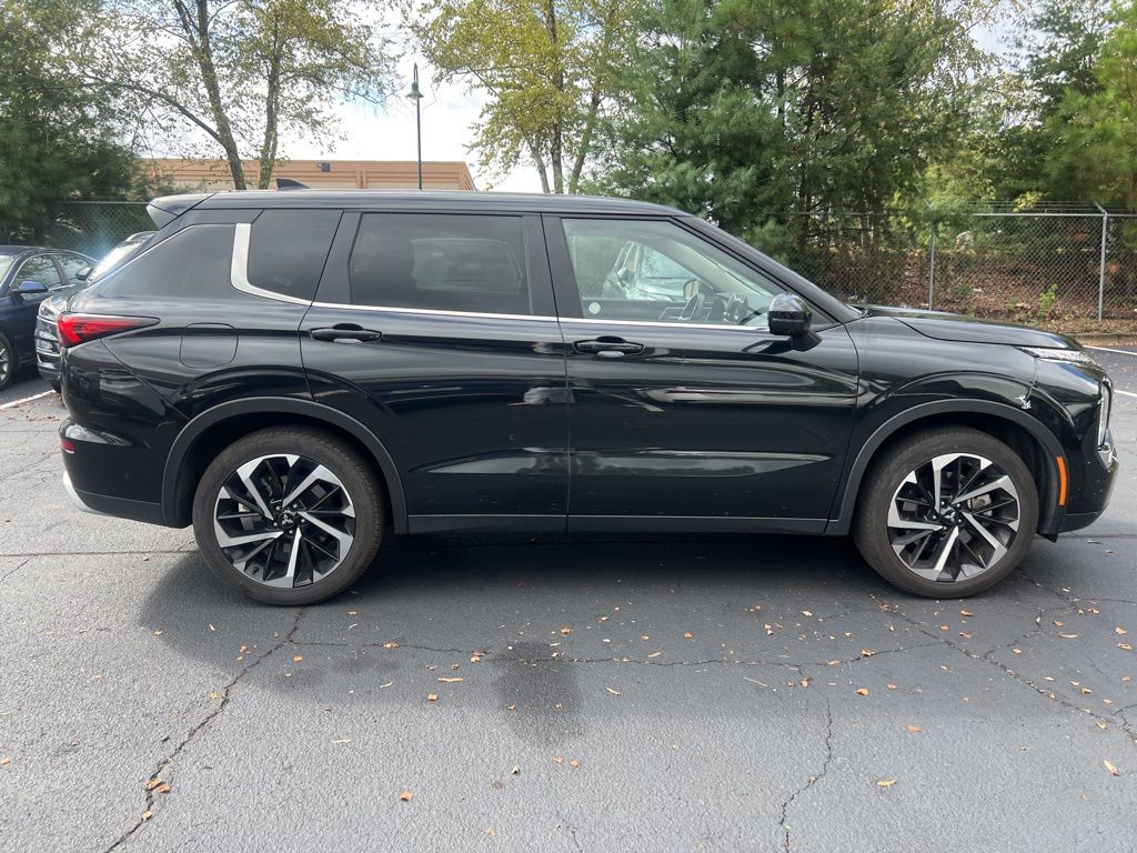 Thumbnail: 2024 Mitsubishi Outlander - 7