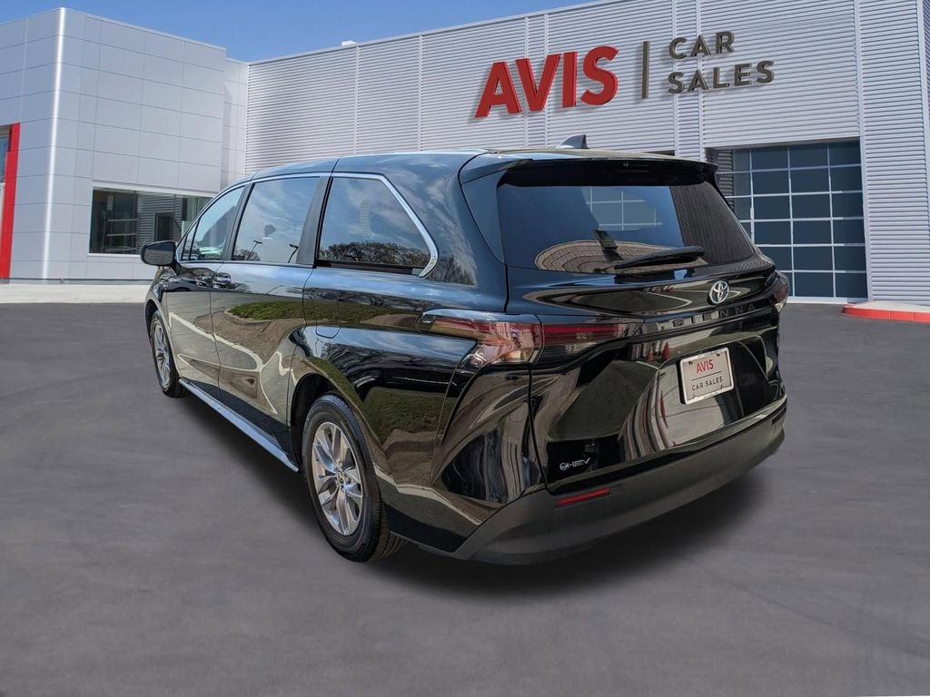 Thumbnail: 2025 Toyota Sienna - 9