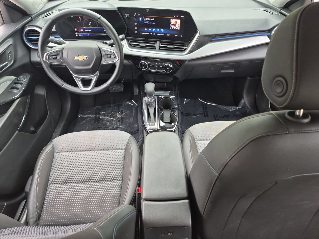 2025 Chevrolet Trax LT - Photo 25