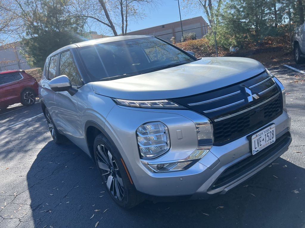 Certified 2025 Mitsubishi Outlander SE SUV
