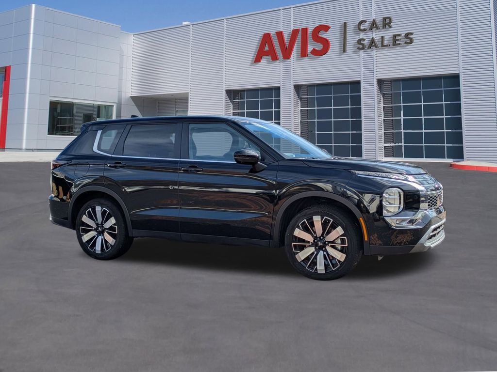 Thumbnail: 2025 Mitsubishi Outlander - 5