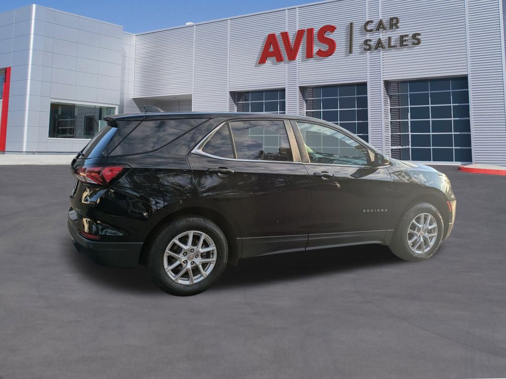 2024 Chevrolet Equinox photo 2