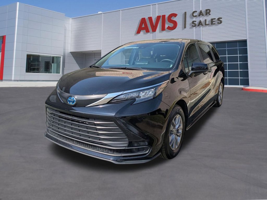 Thumbnail: 2025 Toyota Sienna - 1
