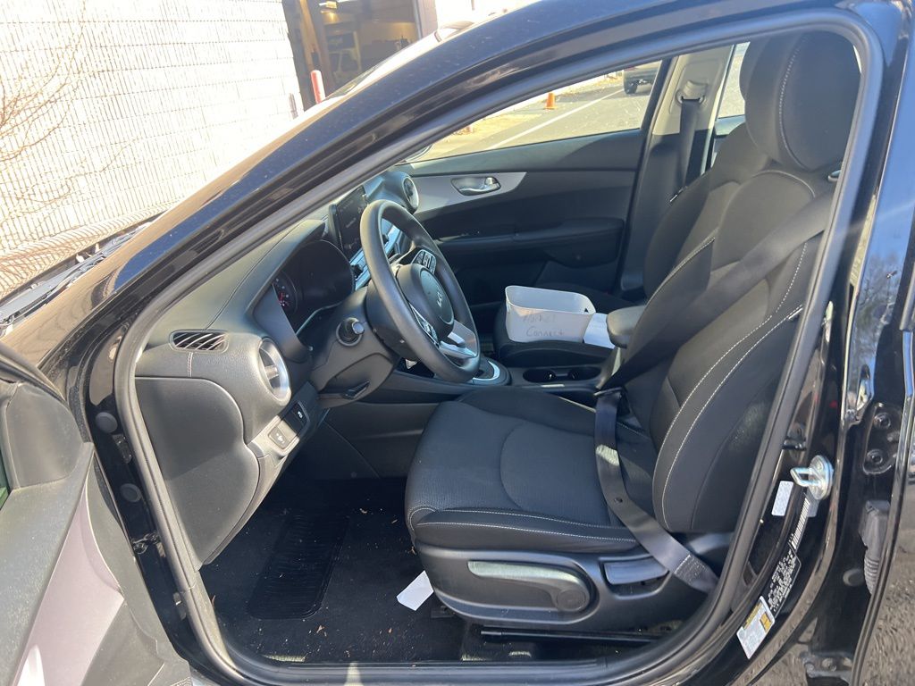 Thumbnail: 2024 Kia Forte - 10