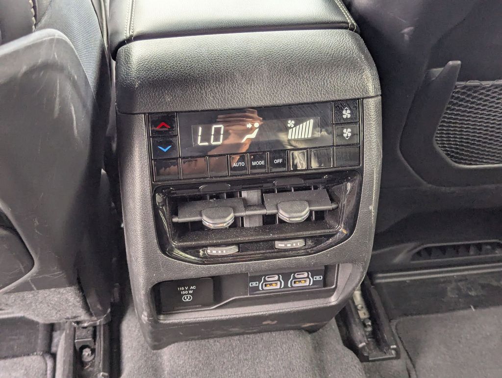 Thumbnail: 2024 Jeep Grand Cherokee L - 25