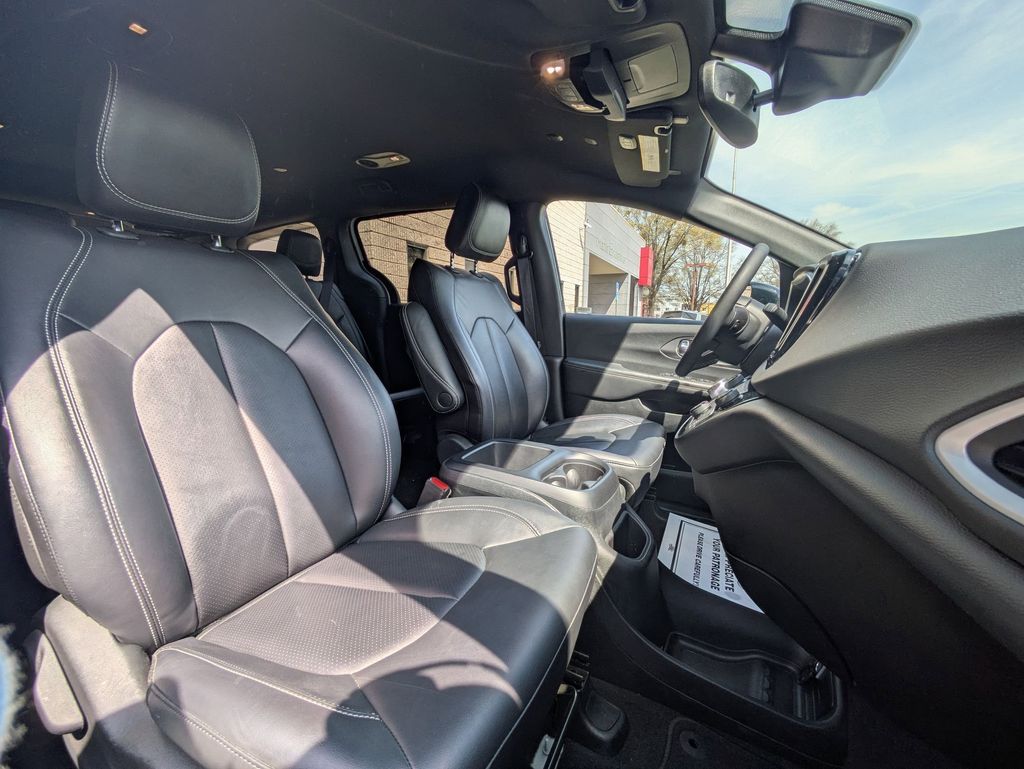 Thumbnail: 2025 Chrysler Pacifica - 30