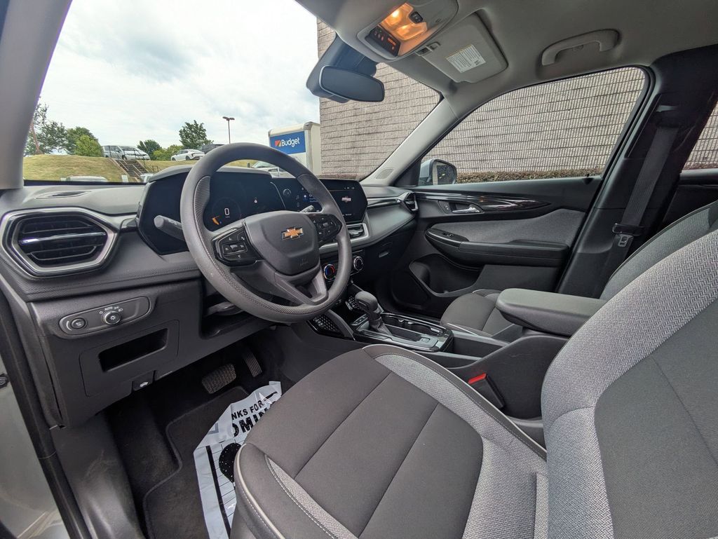 Thumbnail: 2025 Chevrolet TrailBlazer - 15
