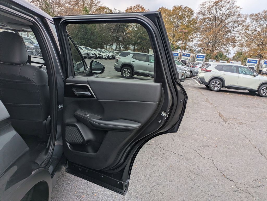 Thumbnail: 2024 Mitsubishi Outlander - 27