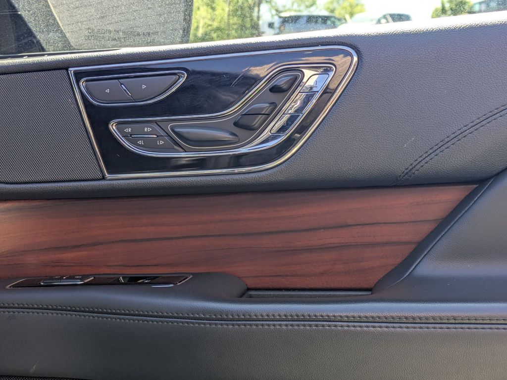 Thumbnail: 2023 Lincoln Navigator - 33