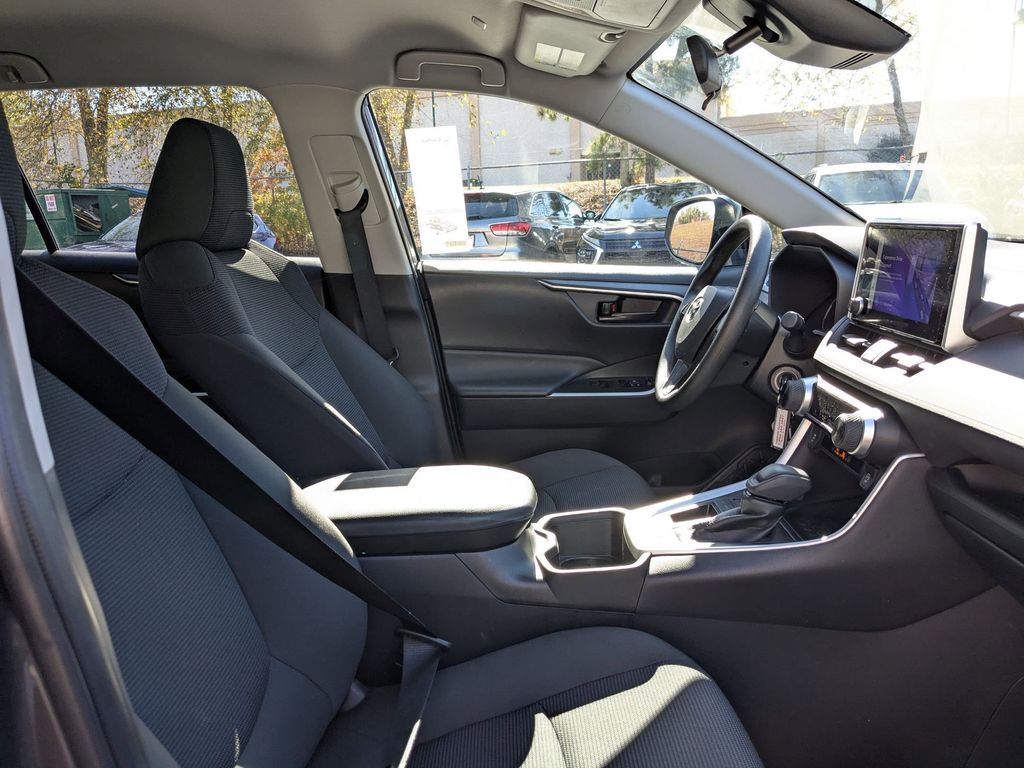 Thumbnail: 2025 Toyota RAV4 - 31