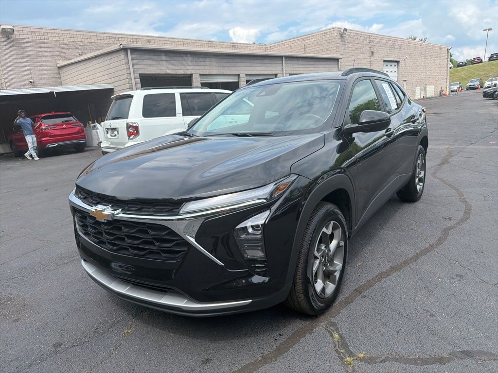 2025 Chevrolet Trax LT's photo