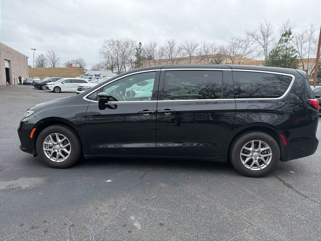 Thumbnail: 2025 Chrysler Pacifica - 4