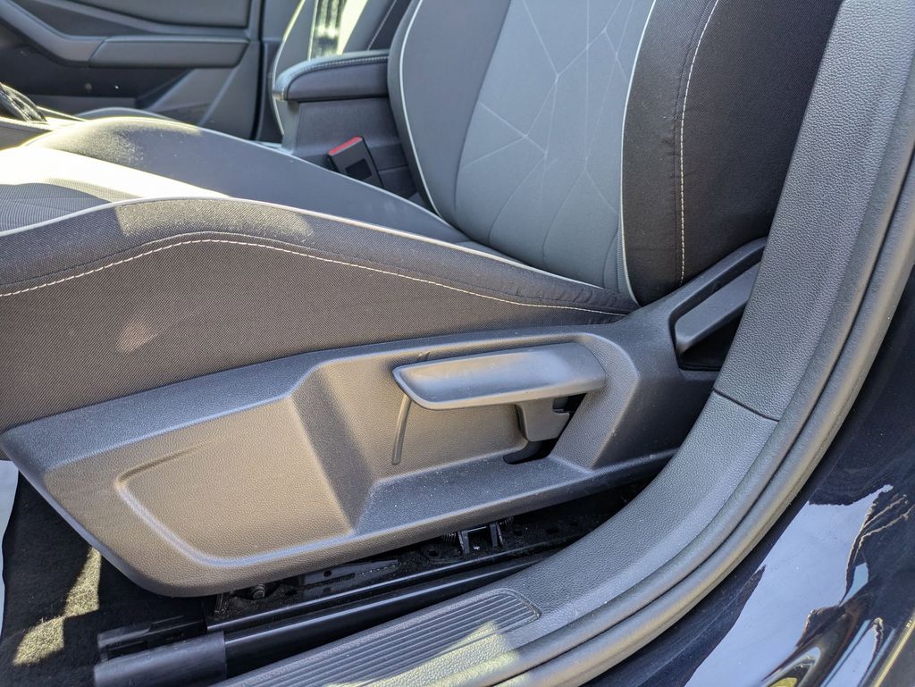 Thumbnail: 2025 Volkswagen Jetta - 14