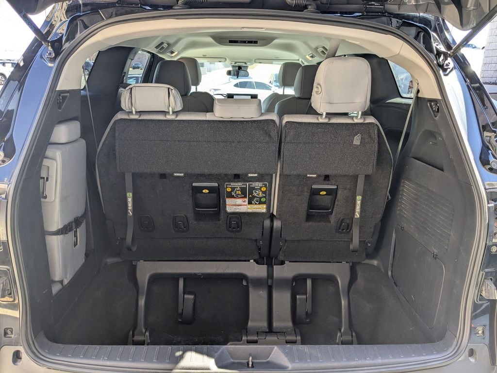 Thumbnail: 2025 Toyota Sienna - 25
