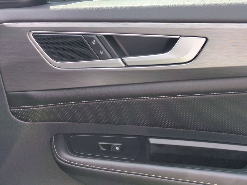 2025 Volkswagen Atlas Cross Sport SE w/Tech - Photo 30
