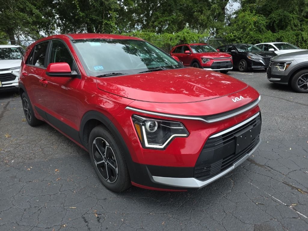 Thumbnail: 2025 Kia Niro - 3