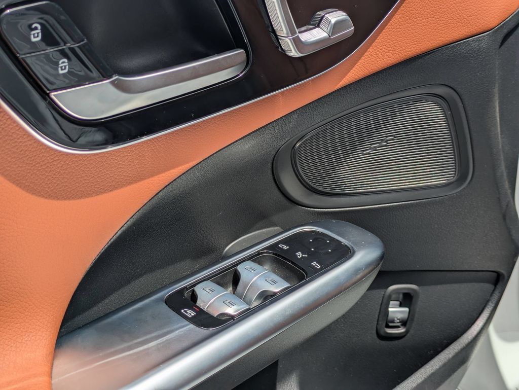 Thumbnail: 2025 Mercedes-Benz C-Class - 13