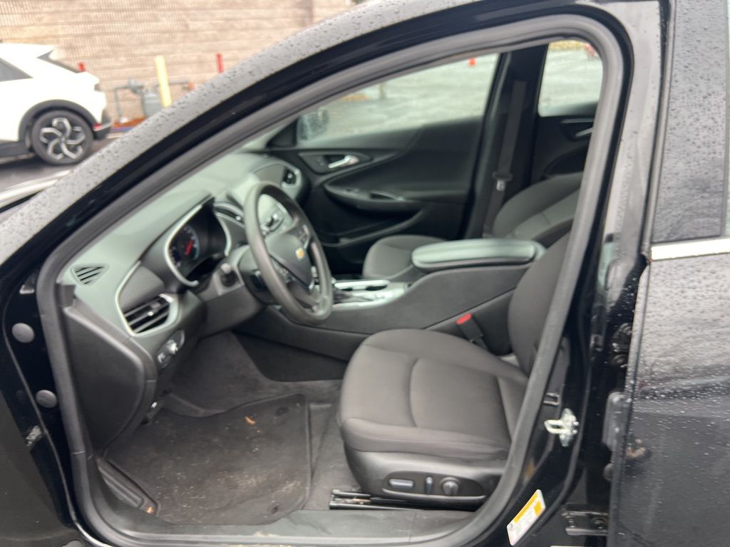 Thumbnail: 2024 Chevrolet Malibu - 3