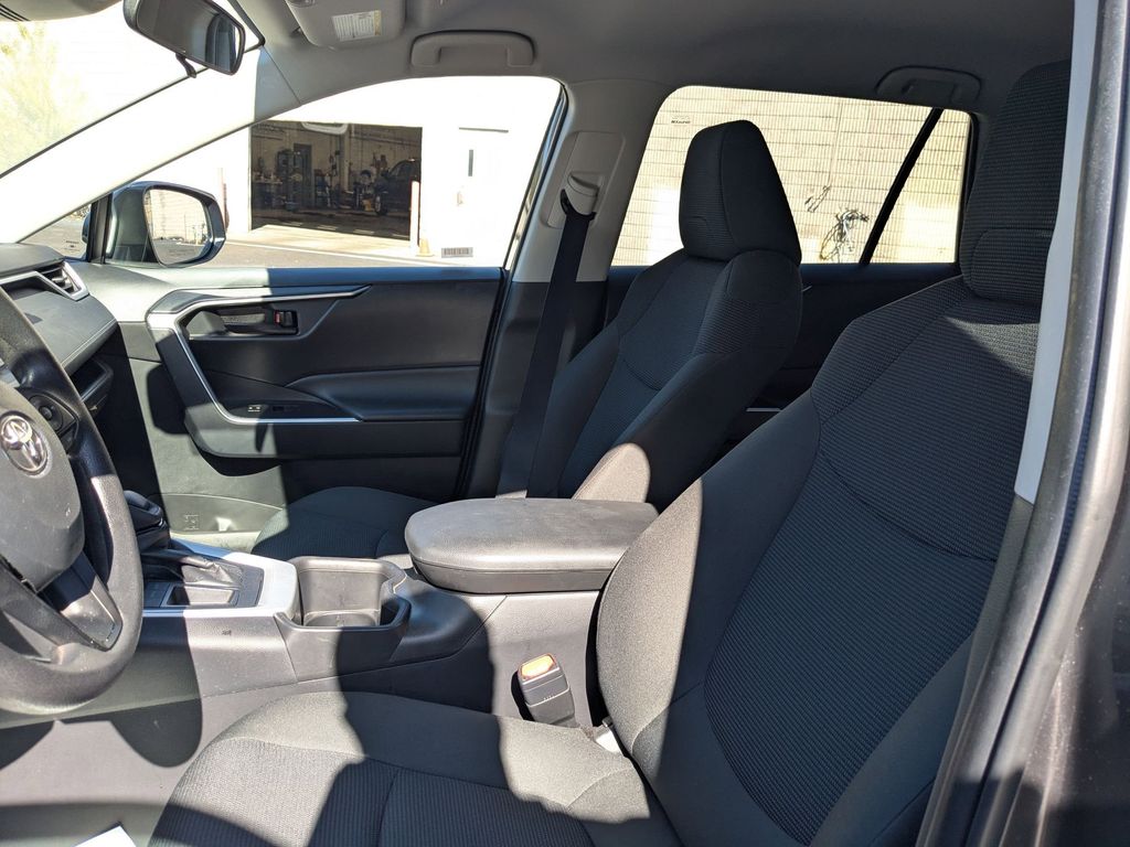 Thumbnail: 2025 Toyota RAV4 - 23