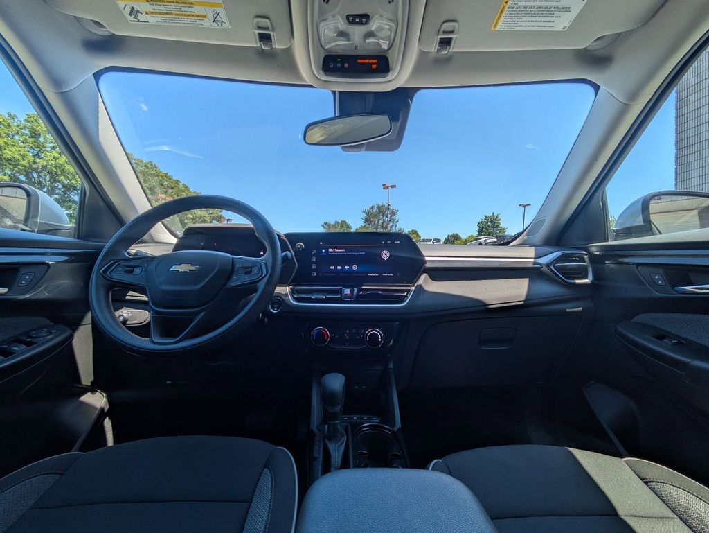 Thumbnail: 2025 Chevrolet TrailBlazer - 25
