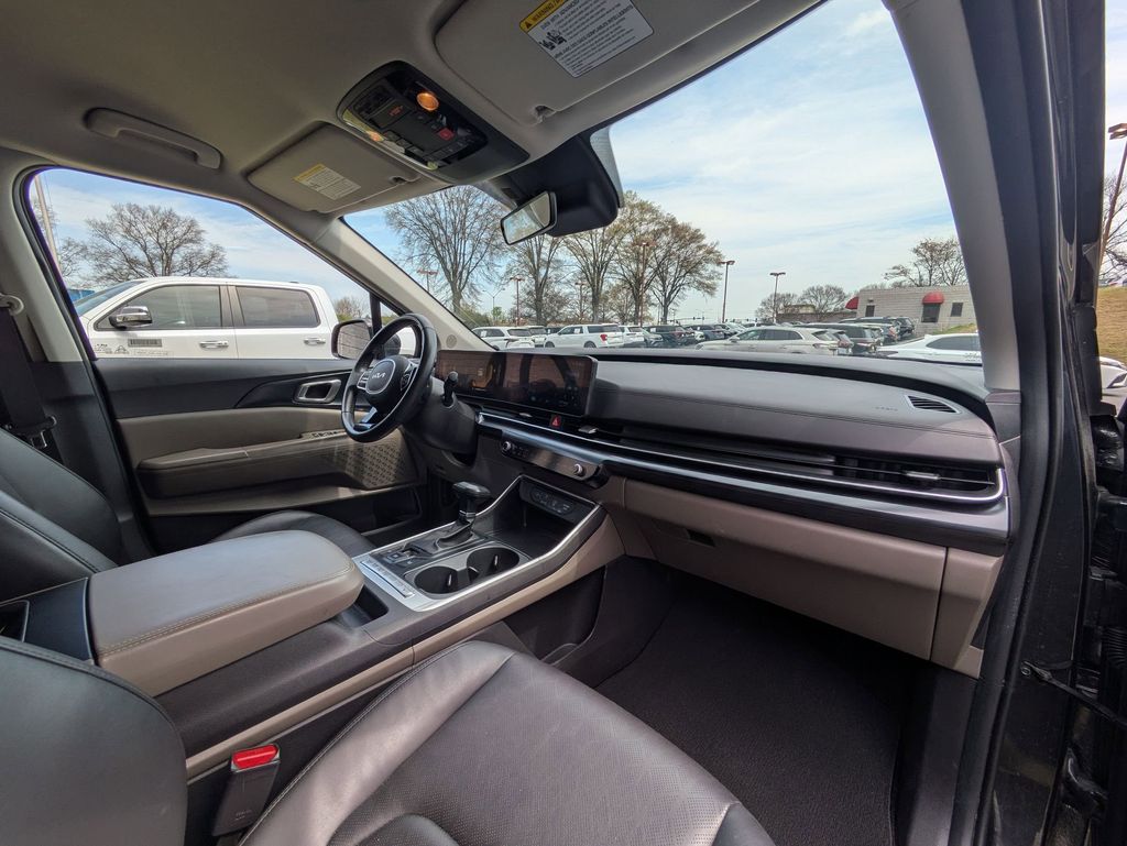 Thumbnail: 2025 Kia Carnival - 32