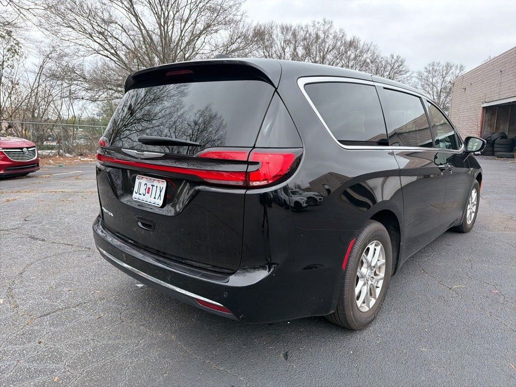 Thumbnail: 2025 Chrysler Pacifica - 8