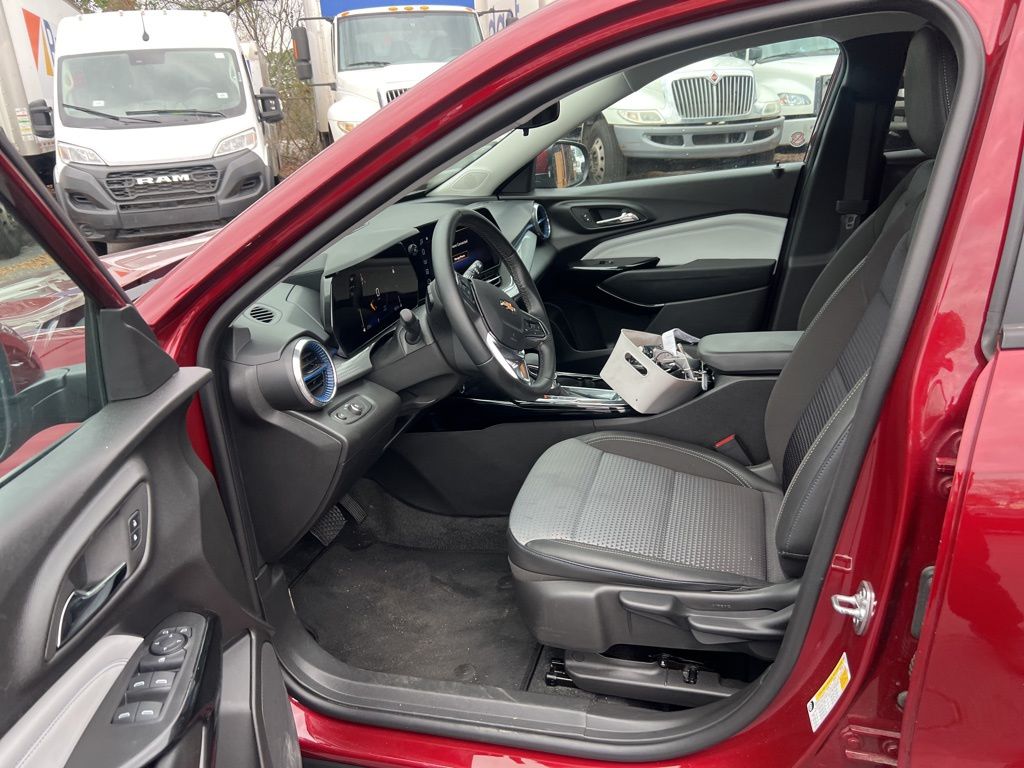 Thumbnail: 2025 Chevrolet Trax - 4