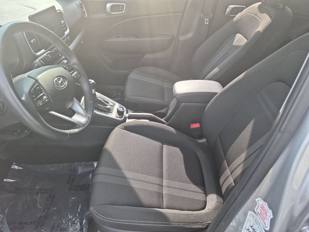 2025 Hyundai Venue SEL - Photo 24