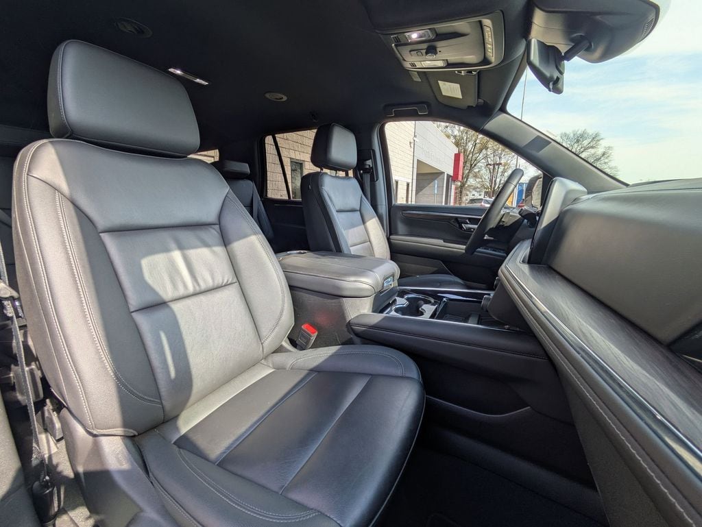 Thumbnail: 2025 Chevrolet Tahoe - 31