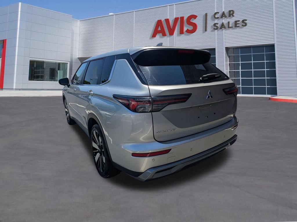 Thumbnail: 2025 Mitsubishi Outlander - 9