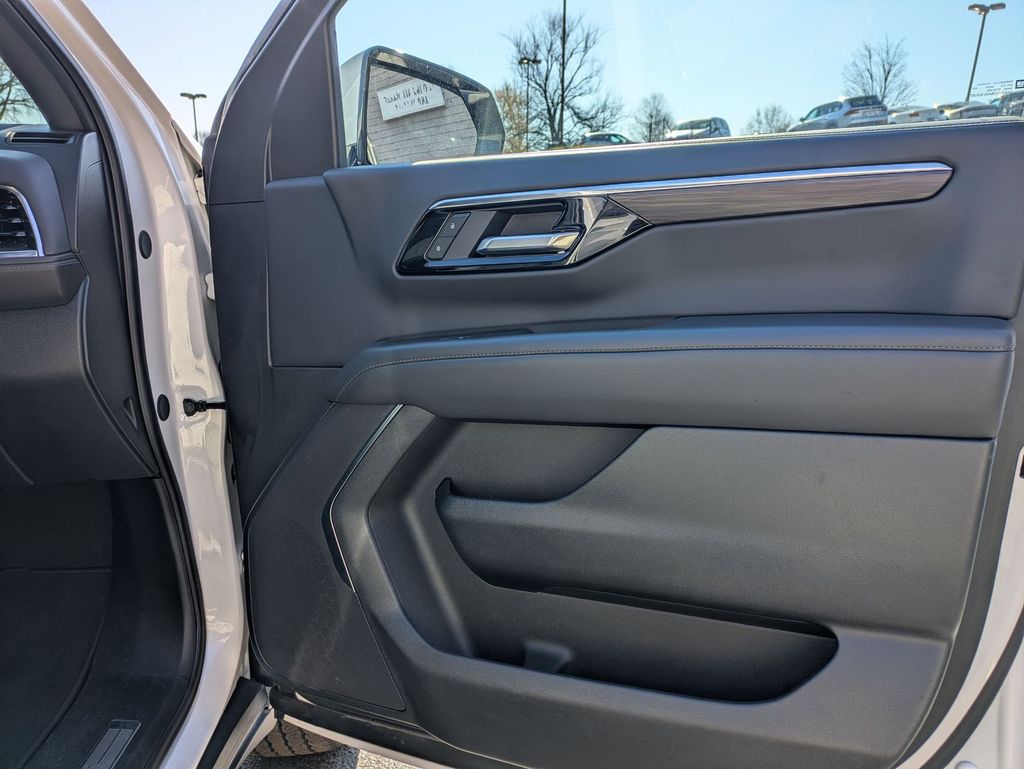 Thumbnail: 2025 Chevrolet Tahoe - 33