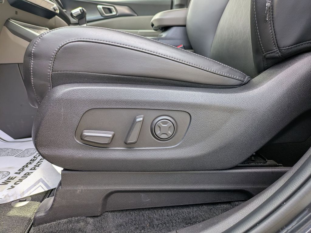 Thumbnail: 2025 Kia Carnival - 14