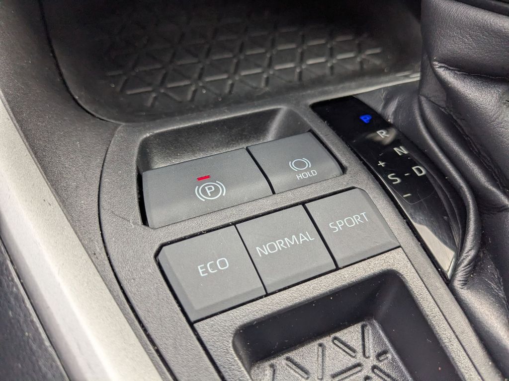 Thumbnail: 2023 Toyota RAV4 - 20