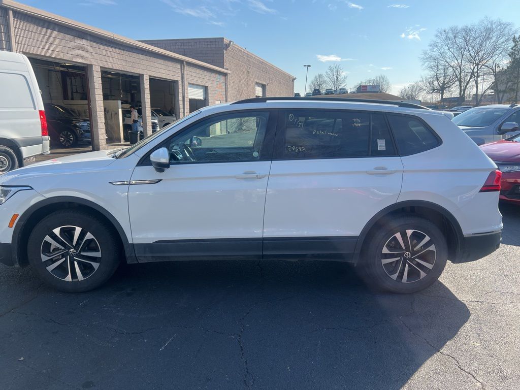 Thumbnail: 2024 Volkswagen Tiguan - 3