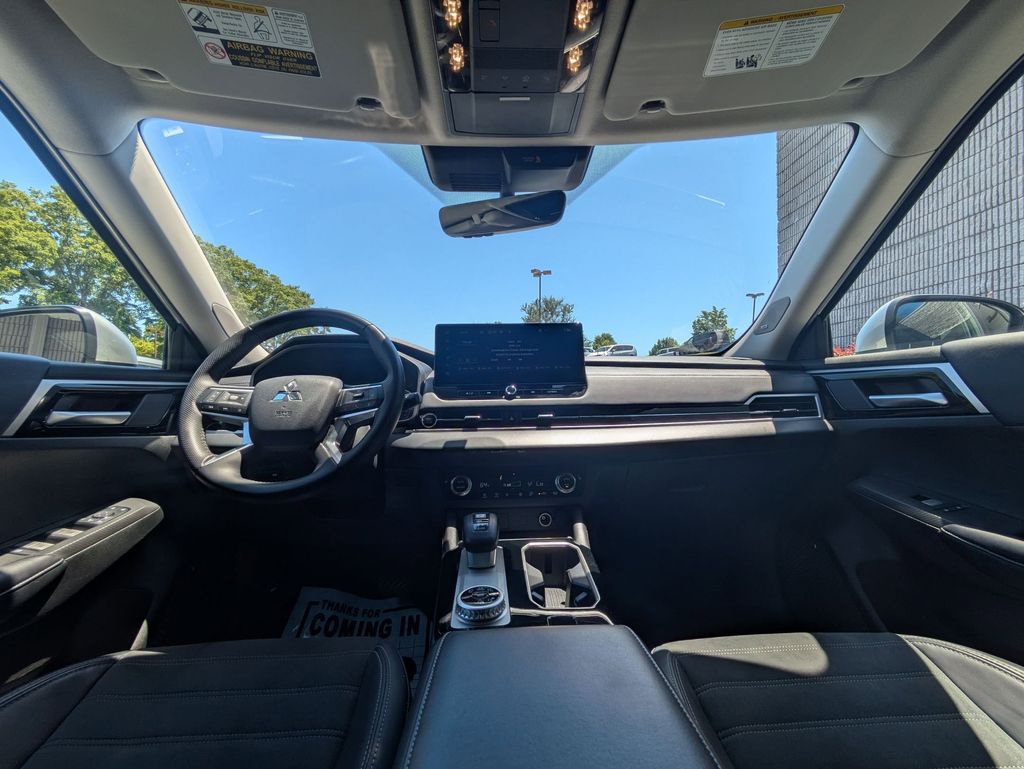 Thumbnail: 2025 Mitsubishi Outlander - 26