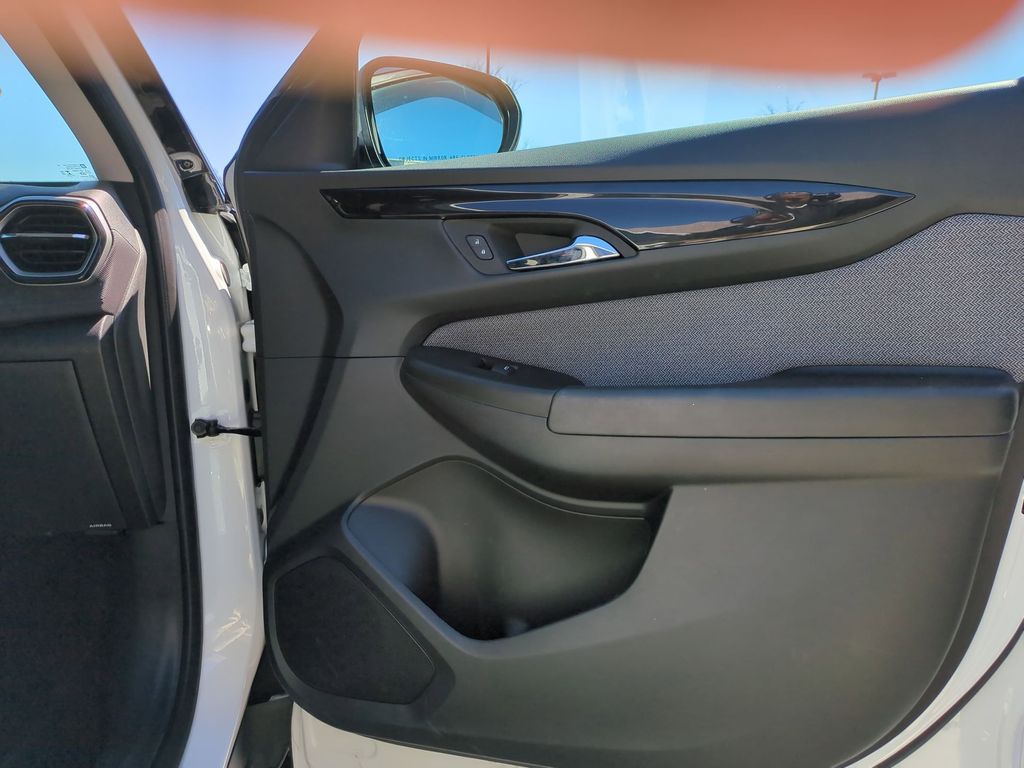 Thumbnail: 2025 Chevrolet TrailBlazer - 32